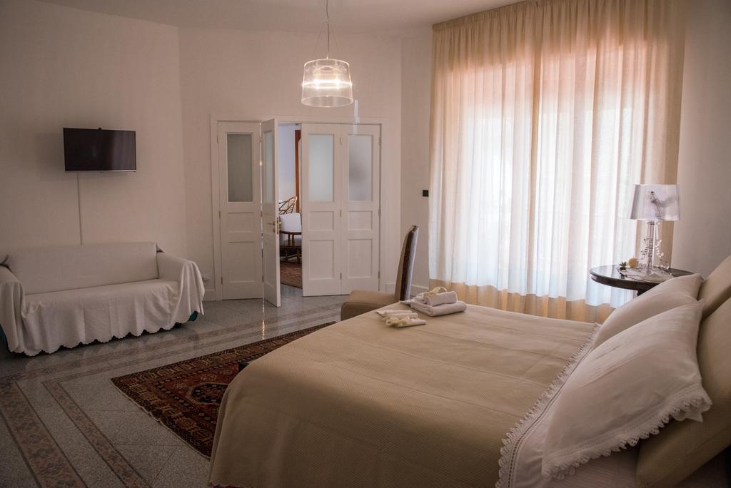La Maison Doree Giardini Naxos Room photo